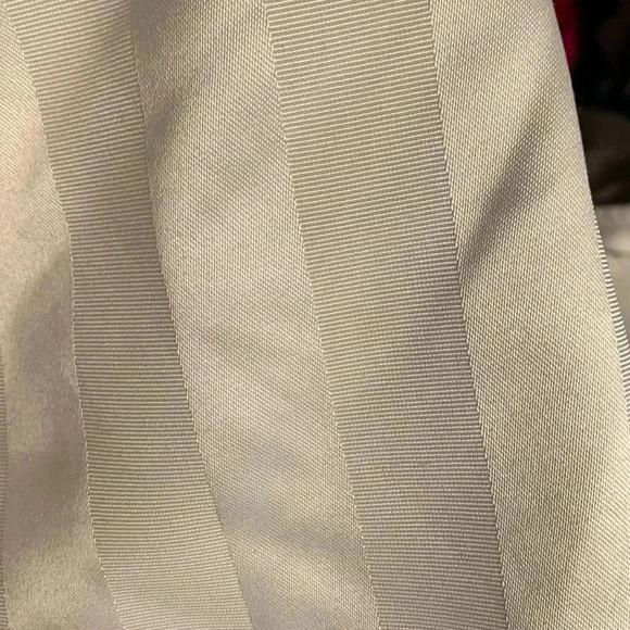 72” diameter round  ivory tablecloth, EUC - Picture 1 of 4